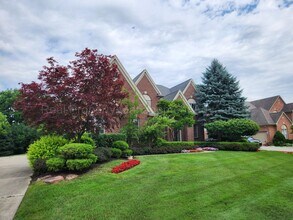 3894 Fadi Dr in Troy, MI - Building Photo - Building Photo