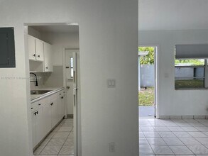 6021 Polk St-Unit -4 in Hollywood, FL - Building Photo - Building Photo