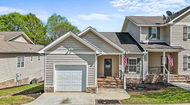 529 E Perkins Creek Rd in Seneca, SC - Building Photo