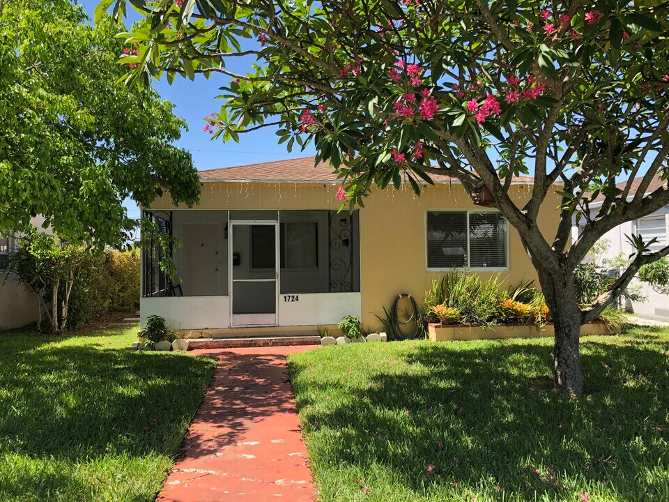 1724 Rodman St, Unit A in Hollywood, FL - Foto de edificio