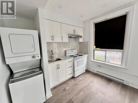 454 Bloor St W in Toronto, ON - Building Photo