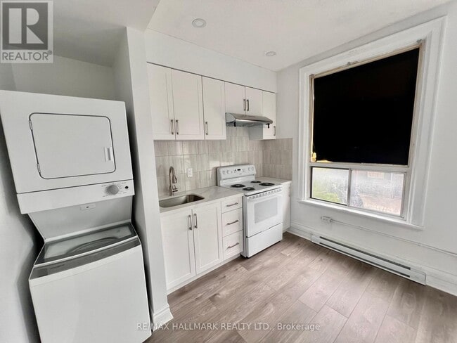 property at 454 Bloor St W