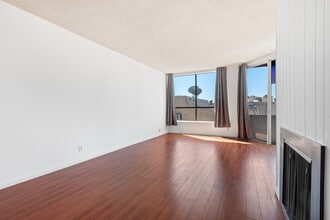 1745 Camino Palmero St, Unit Hollywood Hills 1BR Condo in West Hollywood, CA - Foto de edificio - Building Photo