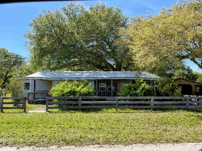 property at 5670 Lauramore Rd