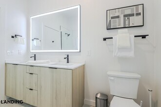 2623 Keene St, Unit 562 in Houston, TX - Foto de edificio - Building Photo