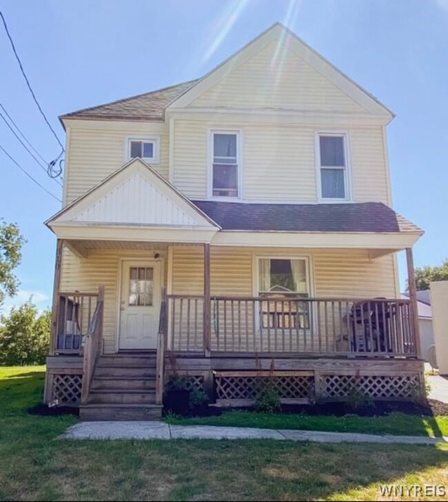 510 Ellicott St, Unit Upstairs