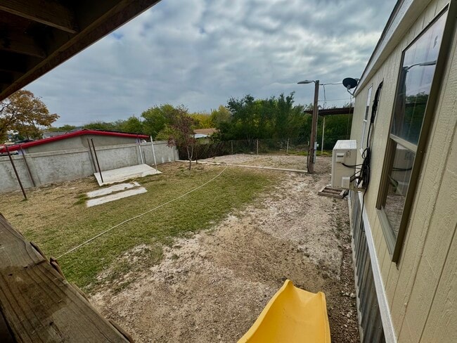 76 Top Dr in Del Rio, TX - Foto de edificio - Building Photo