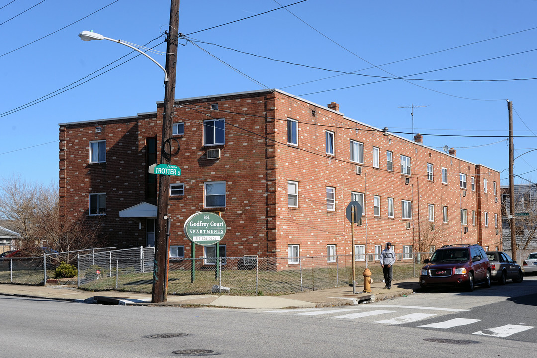 Godfrey Court in Philadelphia, PA - Building Photo