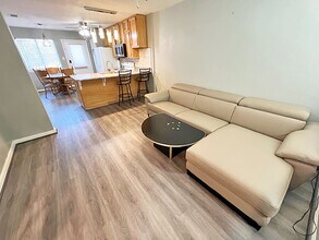 724 S Welch St in Denton, TX - Building Photo - Building Photo