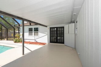490 Spruceview Dr in Port Orange, FL - Foto de edificio - Building Photo