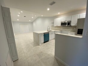 9973 Three Lakes Cir in Boca Raton, FL - Building Photo - Building Photo