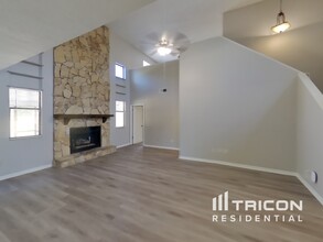 2337 Hawthorne Rd in Spring Hill, FL - Building Photo - Building Photo
