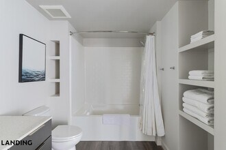 2060 Experience Ave, Unit 126 in Reno, NV - Foto de edificio - Building Photo