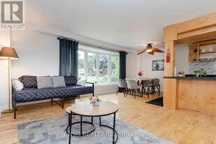 24 Gentry Crescent in Richmond Hill, ON - Building Photo