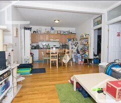 33 Cummings Rd in Boston, MA - Building Photo