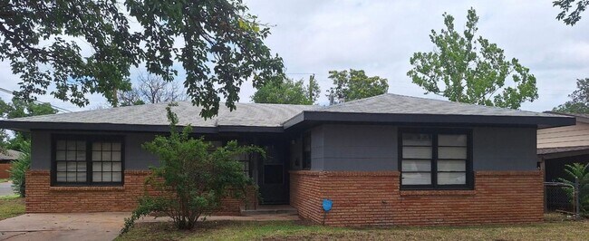1920 44th St in Lubbock, TX - Building Photo - Building Photo