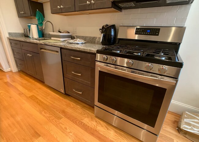 11 Strathmore Rd, Unit 3 in Brookline, MA - Building Photo - Building Photo