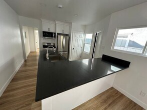 518 Rialto Ave, Unit A in Los Angeles, CA - Foto de edificio - Building Photo
