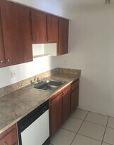 14301 SW 88th St in Miami, FL - Building Photo