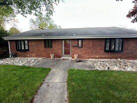 547 Greenhurst Dr in Pittsburgh, PA - Building Photo