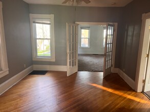 307 W 3rd St in Muscatine, IA - Building Photo - Building Photo