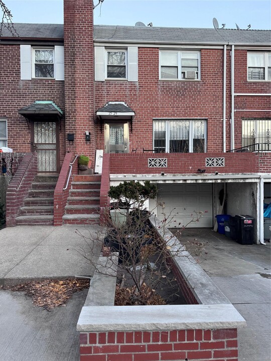 25-29-29 87th St in Queens, NY - Building Photo