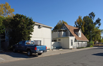 2553 Lexington St in Sacramento, CA - Foto de edificio - Building Photo