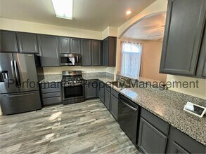 4301 Polo Pony Ln in Bakersfield, CA - Building Photo - Building Photo