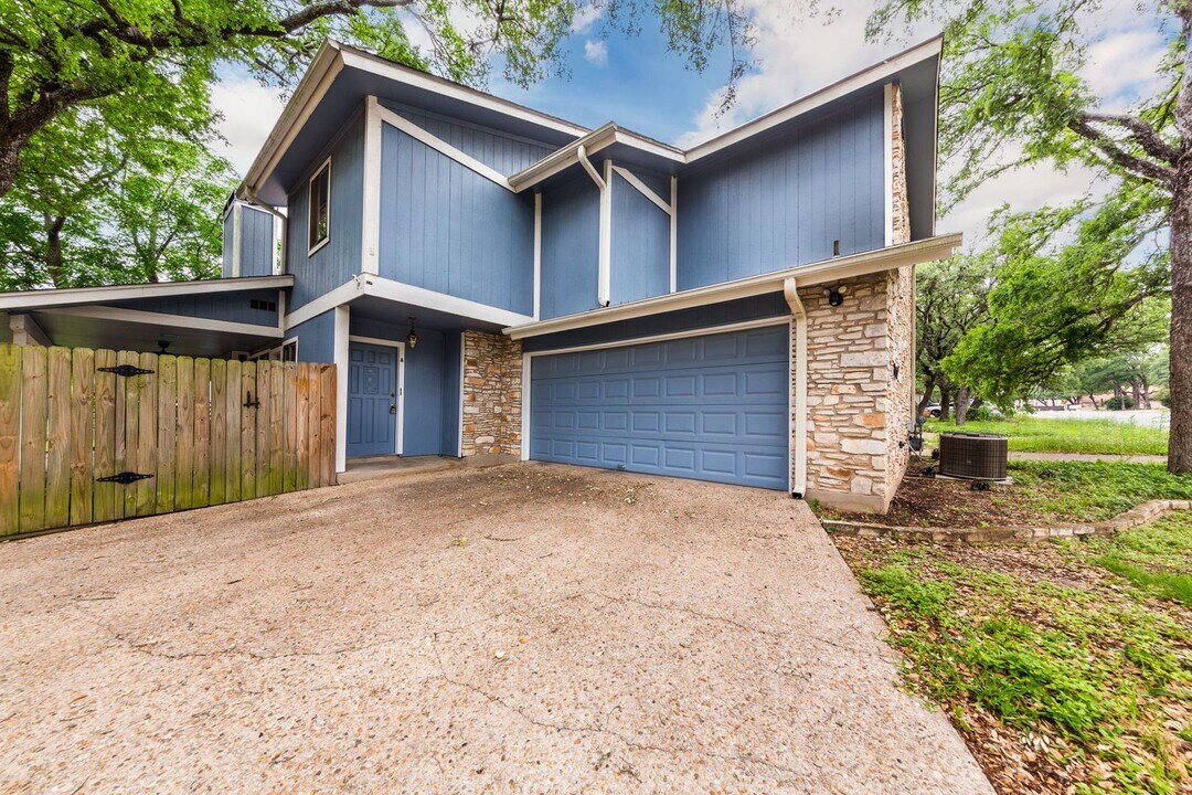 8501 Fathom Cir in Austin, TX - Building Photo