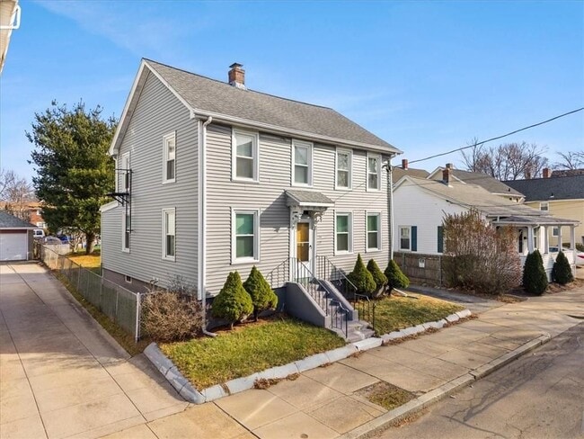 154 Summit St in Pawtucket, RI - Foto de edificio - Building Photo