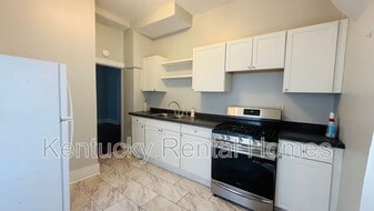 445 Davidson Ct in Lexington, KY - Building Photo