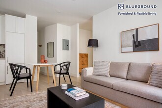 300 W 21st St in New York, NY - Building Photo - Building Photo