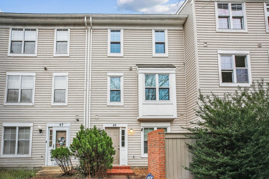 45 Crested Iris Ct in Gaithersburg, MD - Building Photo