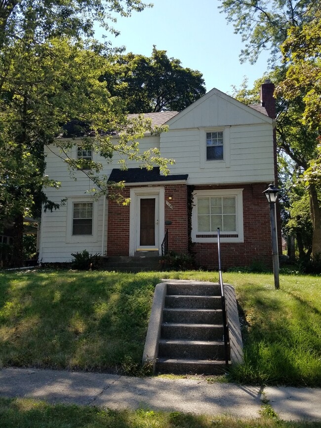 3802 Brentwood Dr