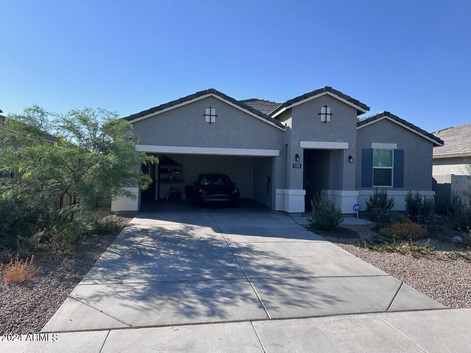 1125 W Paradise Wy in Casa Grande, AZ - Building Photo