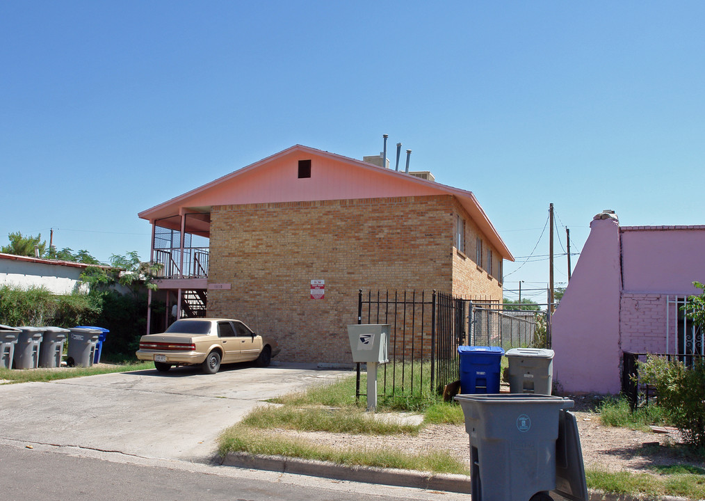 1010 S St Vrain St in El Paso, TX - Building Photo