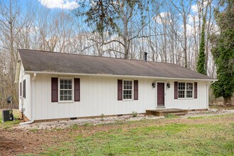 207 S Hillcrest Dr in Siler City, NC - Building Photo - Building Photo