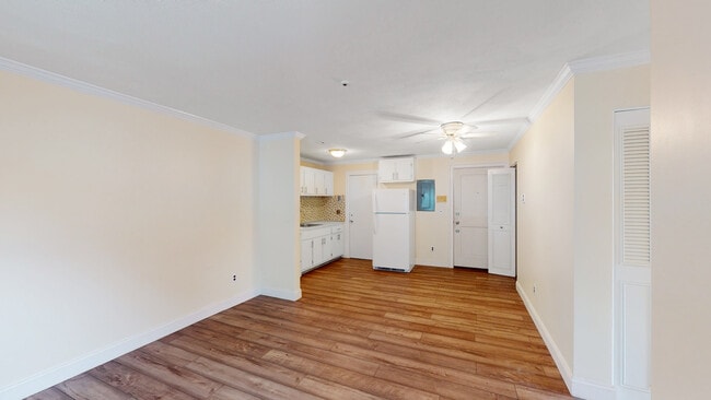 21 Myrtle St, Unit 5 in Malden, MA - Building Photo - Building Photo