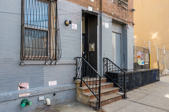 142 Stockholm St in Brooklyn, NY - Foto de edificio - Building Photo