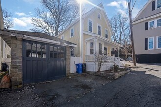 16 Oak Grove Terrace in Malden, MA - Building Photo - Building Photo