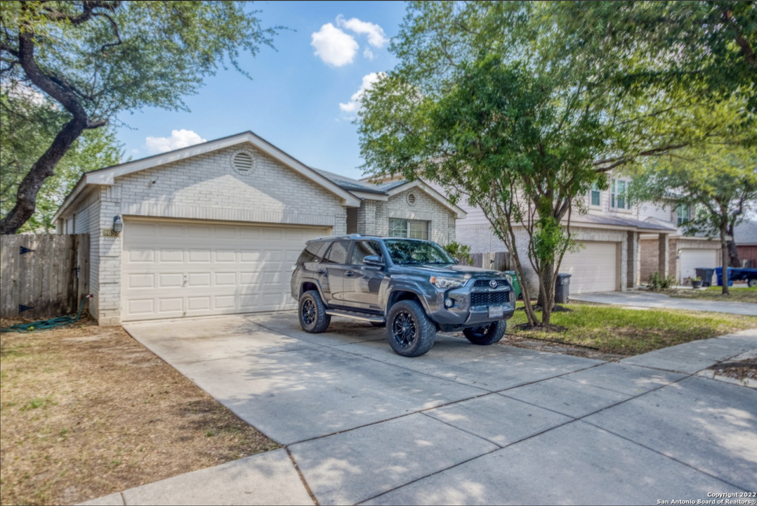 8656 Eagle Peak in Helotes, TX - Building Photo