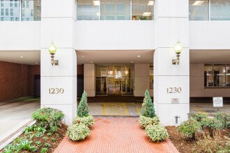 Metropolitan Condos in Washington, DC - Foto de edificio - Building Photo