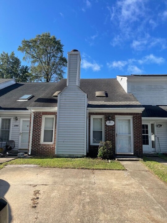5451 Lynbrook Landing in Virginia Beach, VA - Building Photo