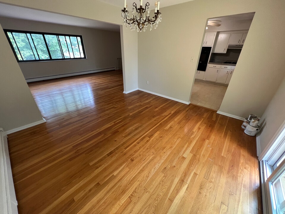 429 10th St, Unit 2 in Palisades Park, NJ - Building Photo