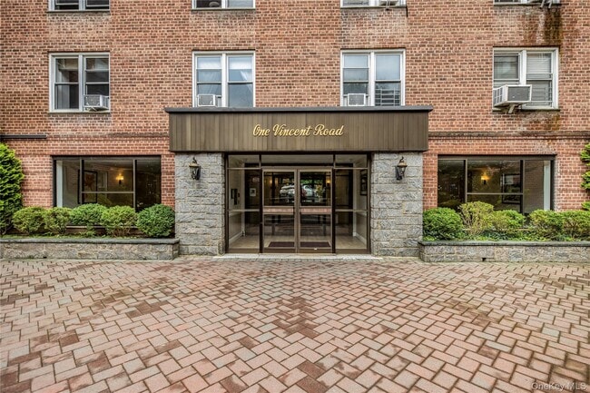 1 Vincent Rd in Yonkers, NY - Building Photo - Building Photo