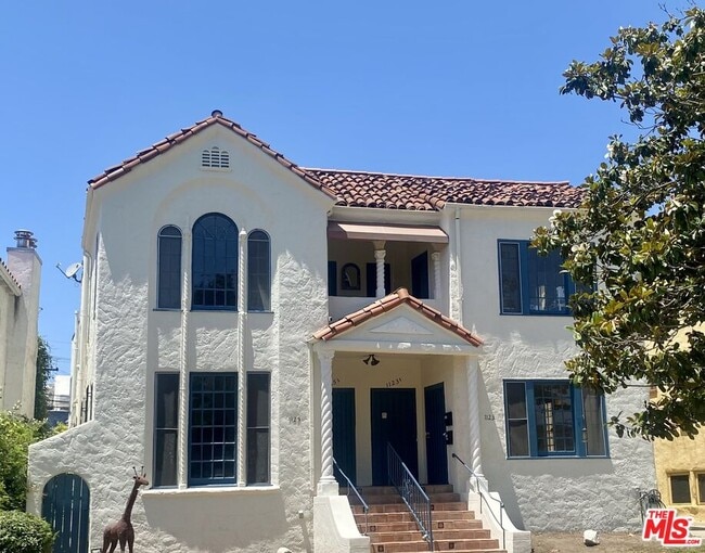 property at 1123 S Citrus Ave