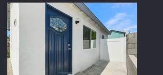 11060 Oneida Ave in San Fernando, CA - Building Photo