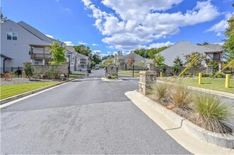 1825 Belmore St SE in Smyrna, GA - Foto de edificio - Building Photo