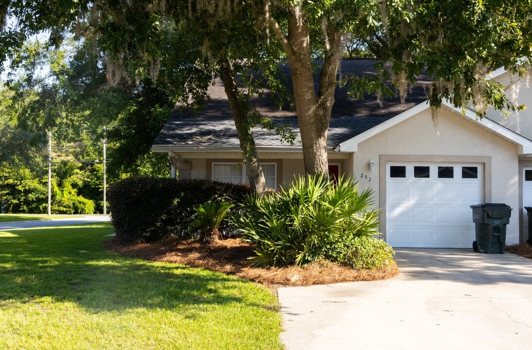 252 Windridge Dr in Brunswick, GA - Building Photo