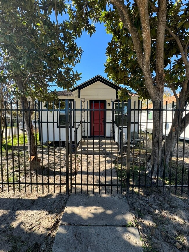 property at 3903 Broyles St